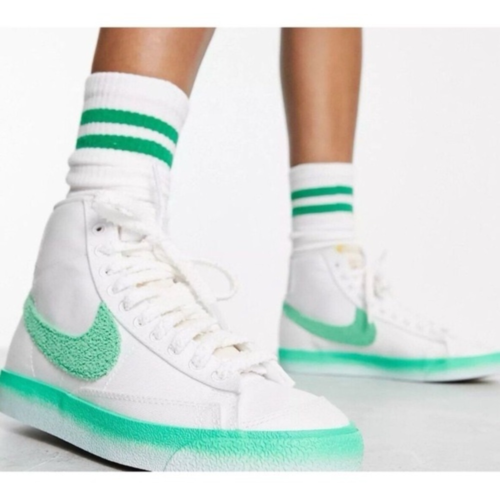 Nike Blazer Mid '77 "Green Fade Chenille Swoosh Gum Sole Women 6.5